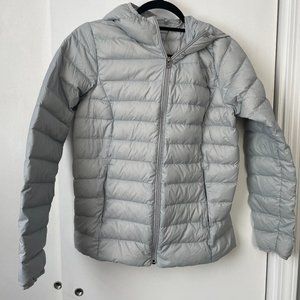 Amazon Essentials lightweight hooded packable down gray jacket